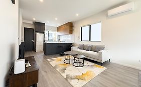Modern 3-Bds Townhouse In South Auckland
